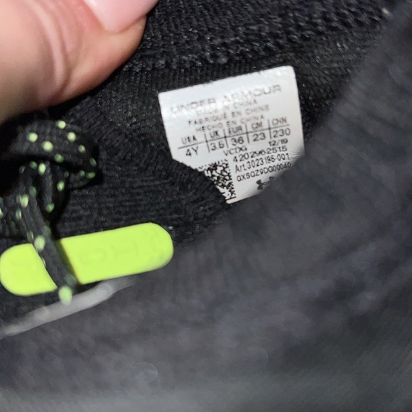 Under Armour Hovr Phantom black and neon green size 4Y - Picture 11 of 11